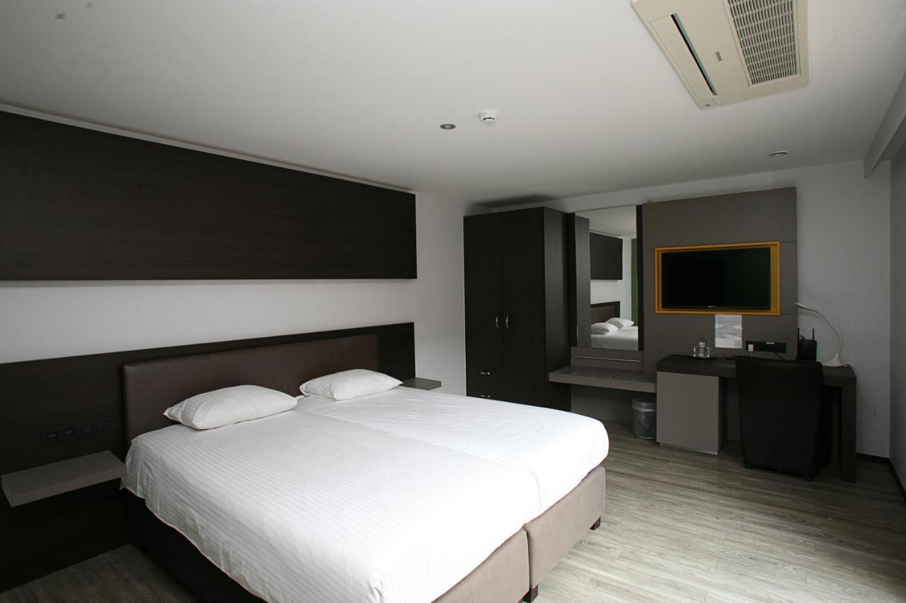 Hotel Au Prince Royal Leopoldsburg Bagian luar foto